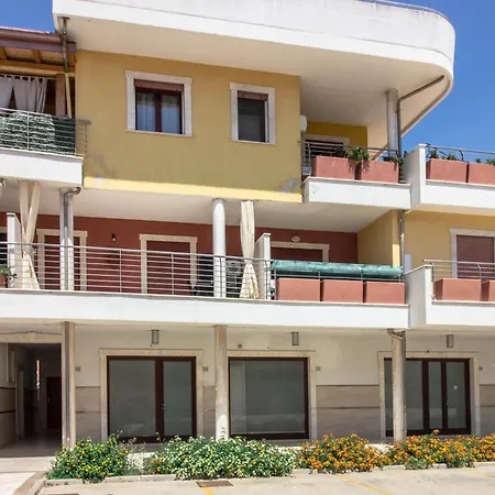 Cozy With Terrace Near The Airport!