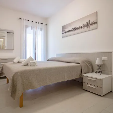 Apartment Cozy With Terrace Near The Airport! *