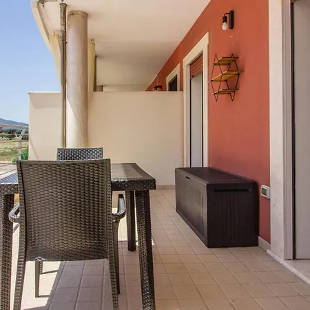 Cozy With Terrace Near The Airport! Apartment