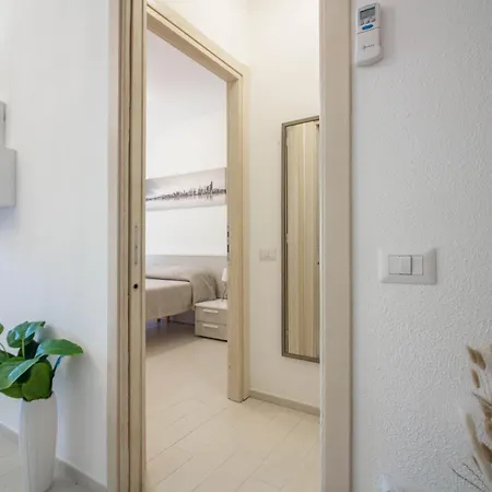 Apartment Cozy With Terrace Near The Airport!